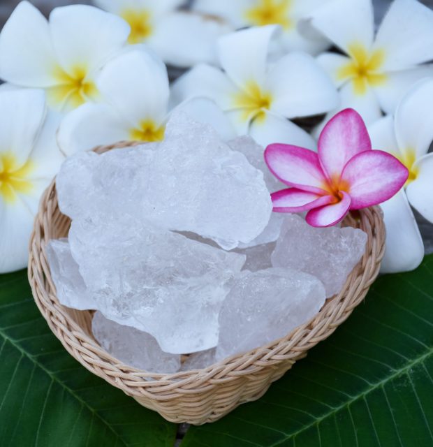 Crystal of potassium alum for spa and skin care